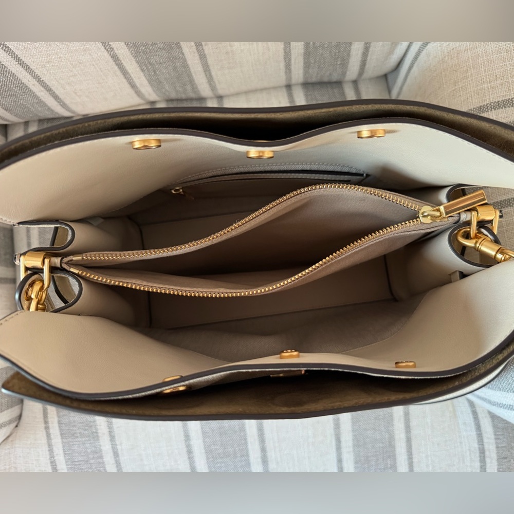 Tory Burch Cream and Tan Leather Shoulder Bag with Gold Hardware - Picture 10 of 16
